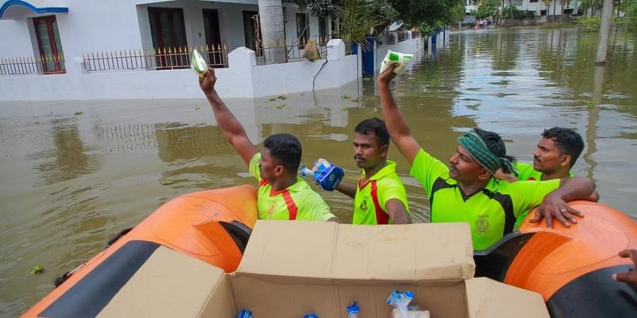 indiancoastguarddeploysshipsaircraftanddisasterreliefteamsinfloodaffectedareasofsouthtamilnadu