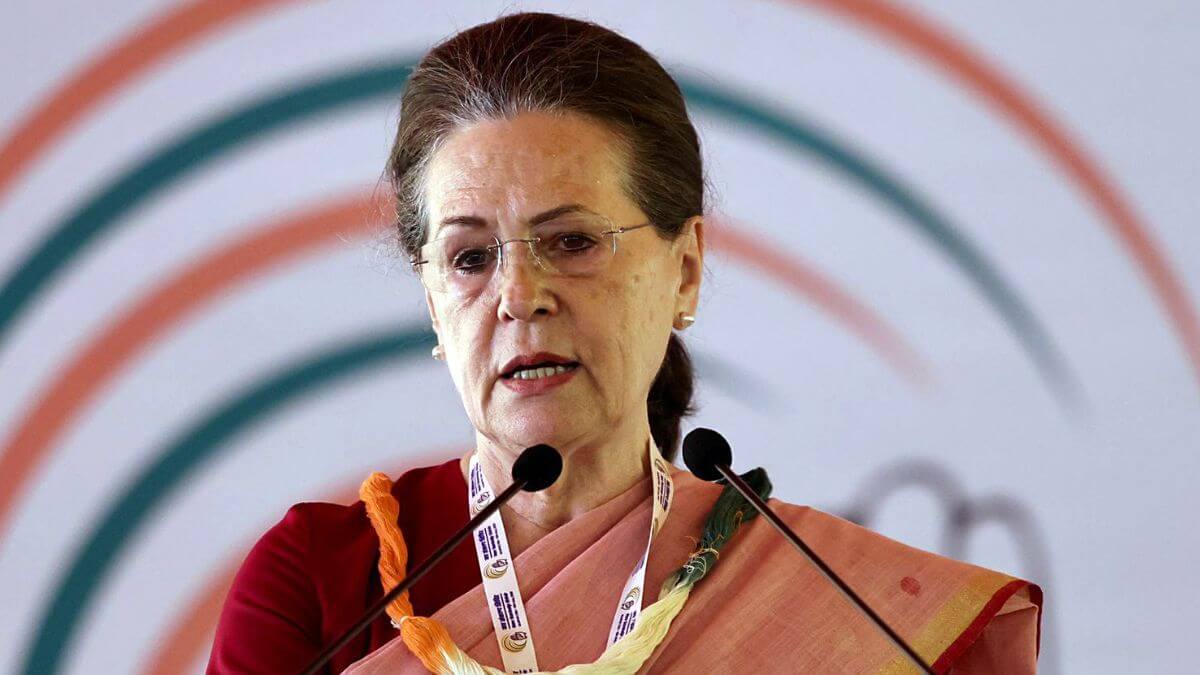soniagandhiadmittedtogangaramhospitalindelhi:report