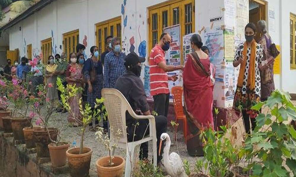 pollingbeginsinkeralafor140assemblyseats