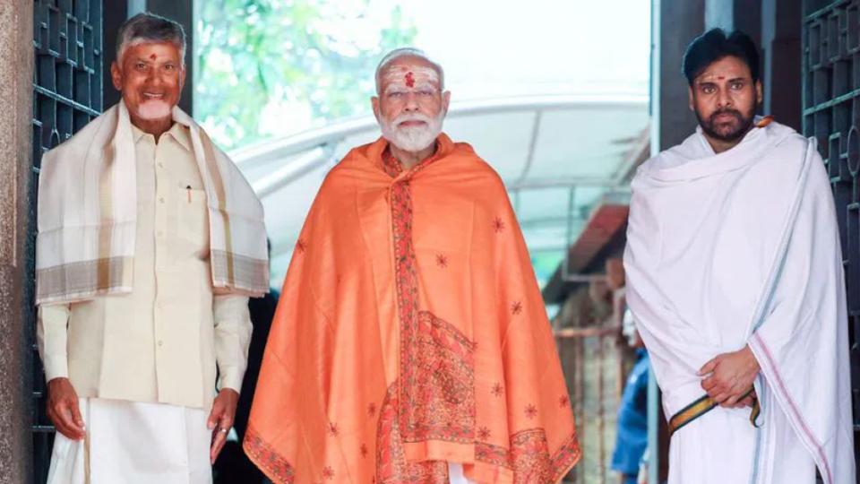 PM Modi offers prayers at Srisailam, wishes prosperity for all Indians