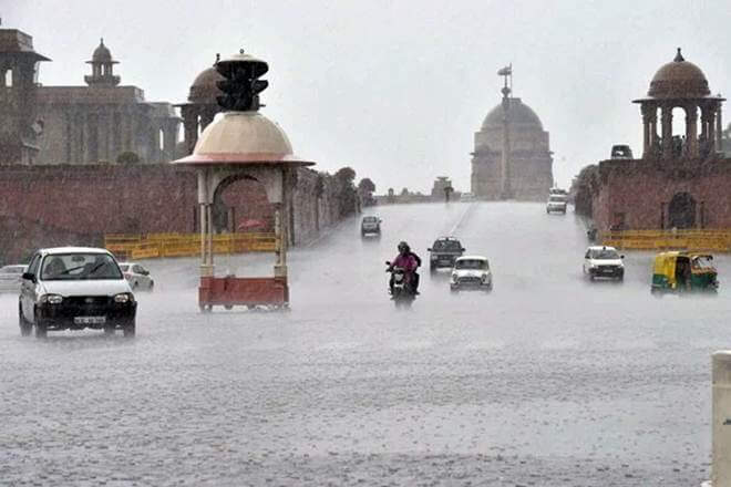 heavyrainswithpowerfulstormlashesdelhinoida