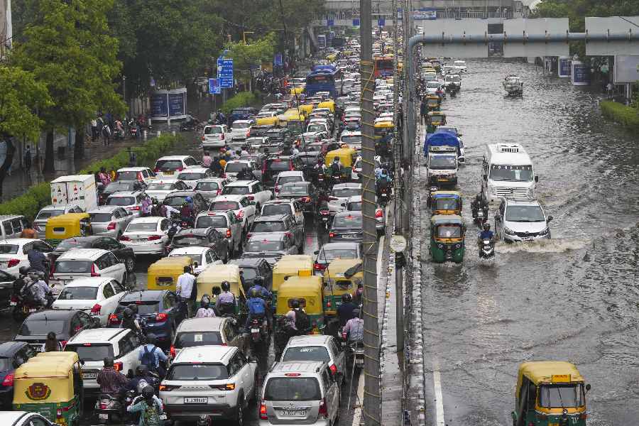 delhigovttoholdemergencymeetingonheavyrainwaterloggingincity