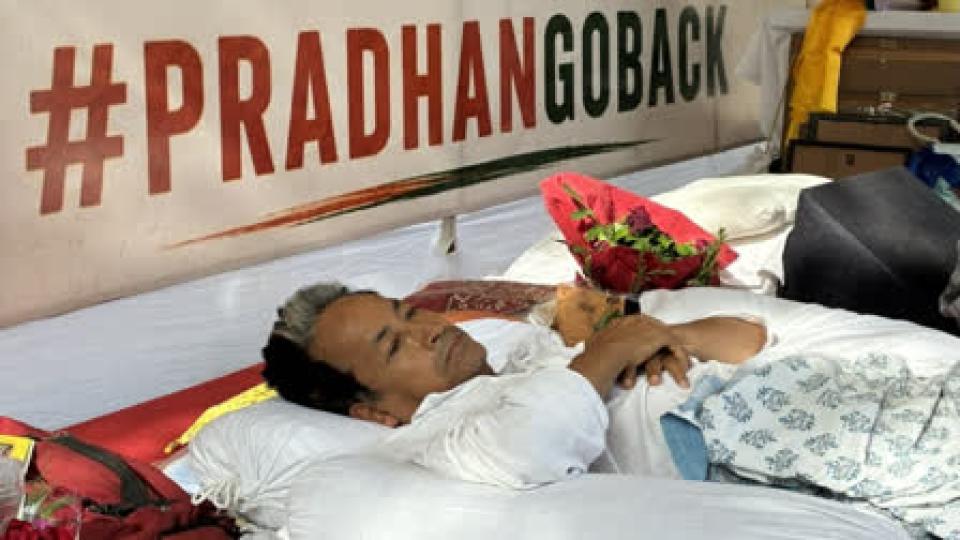 Arundhati Roy, Naseeruddin Shah Urge CJP Protesters to End Hunger Strike