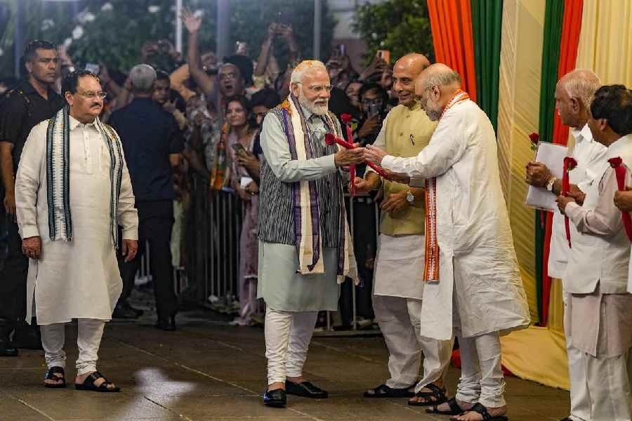 bjpparliamentaryboardpassesresolutiontocongratulatepmmodiforsuccessfulorganizationofg20summit