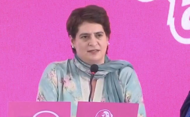 congressgeneralsecretarypriyankagandhiunveilspartysfirstwomensmanifestoinlucknow
