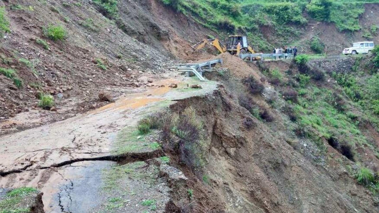 Heavy rain triggers landslides in Uttarakhand