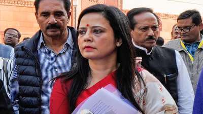 mahuamoitraexpelledfromparliamentincashforquerycase
