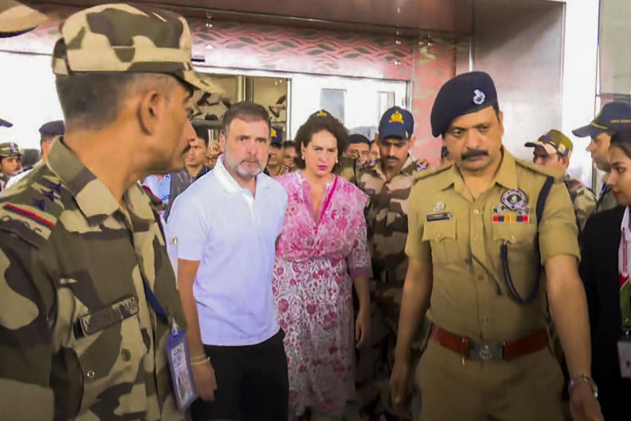 congressleaderrahulgandhipriyankaarriveinkerala