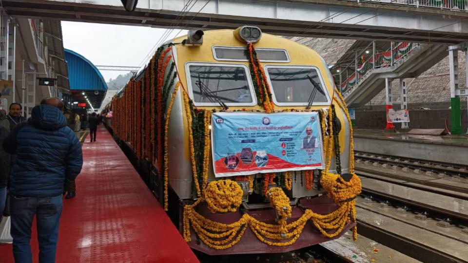 pmmodiinauguratesindia’slongestrailwaytunnelinjk