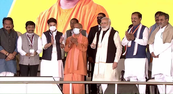 primeministernarendramodionthursdaylaysfoundationstoneofnoidainternationalairport