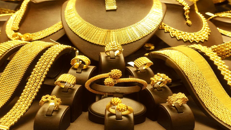70pcofindiansviewgoldassafeassetthatboostssavingssurveyfinds