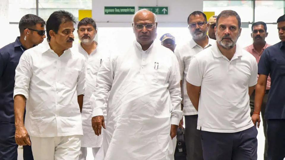 Kharge, Rahul Gandhi reach Odisha to attend ‘Samvidhan Bachao Samavesh’