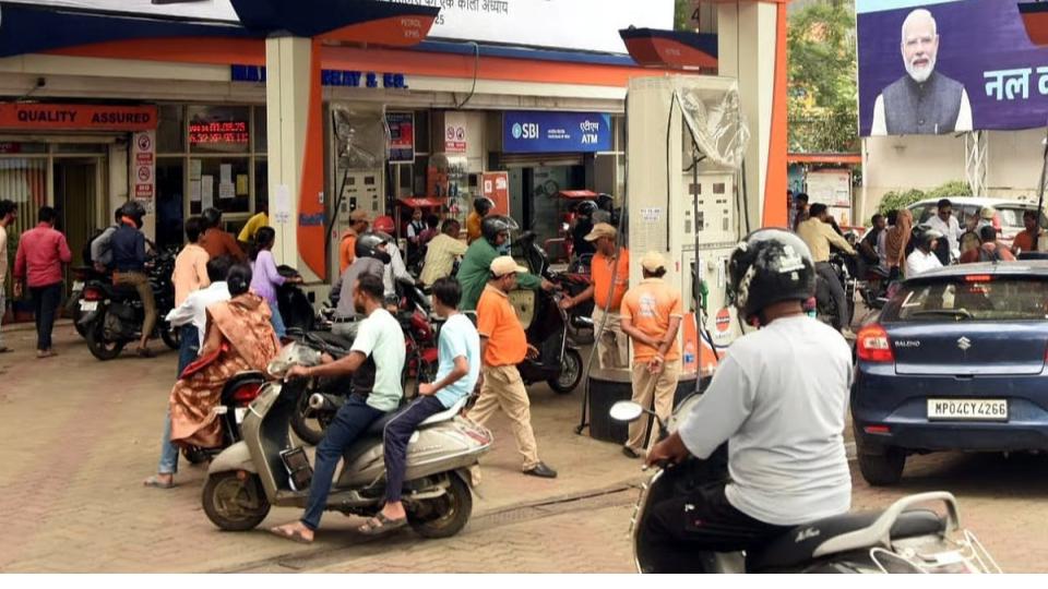 Mumbai Fuel Pumps Threaten To Drop UPI From Oc 15 