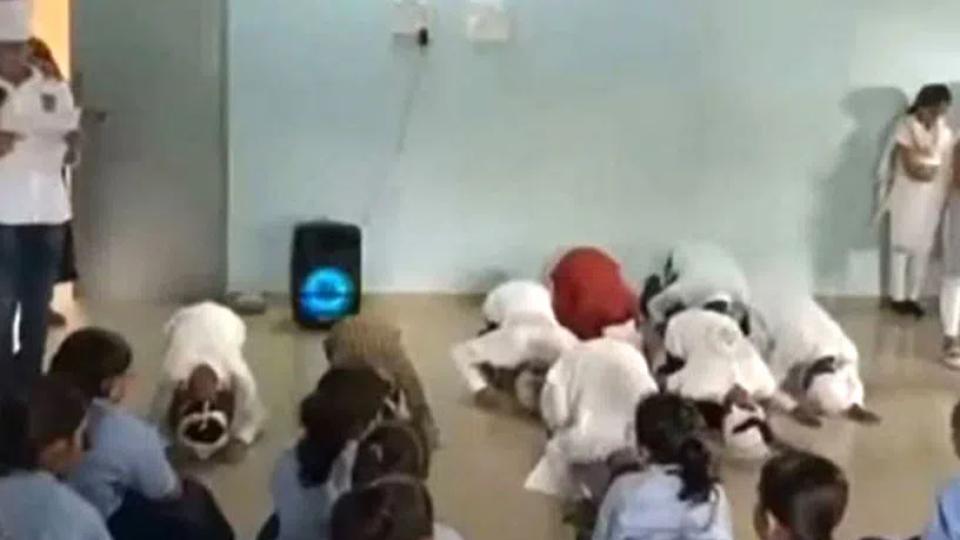 probeorderedashindustudentsaskedtoperformnamazingujaratschool
