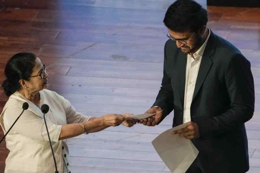 bengalcmmamatabanerjeeannouncesouravgangulyasbrandambassadorforthestate