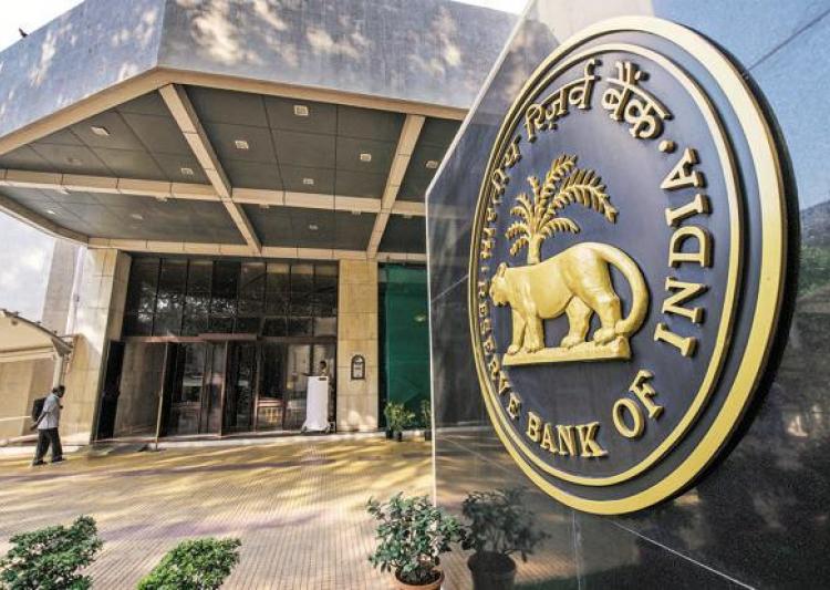 rbiallowsdistrictcooperativebankstodepositoldnotesin30days