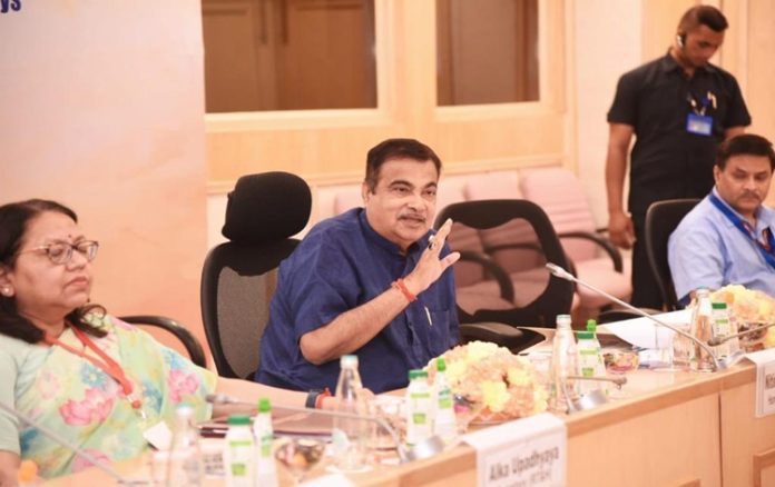 unionministernitingadkaricallsforactivesupportfromstatesutstostrengthenpoliciesstrategiestotransformroadtransportsector