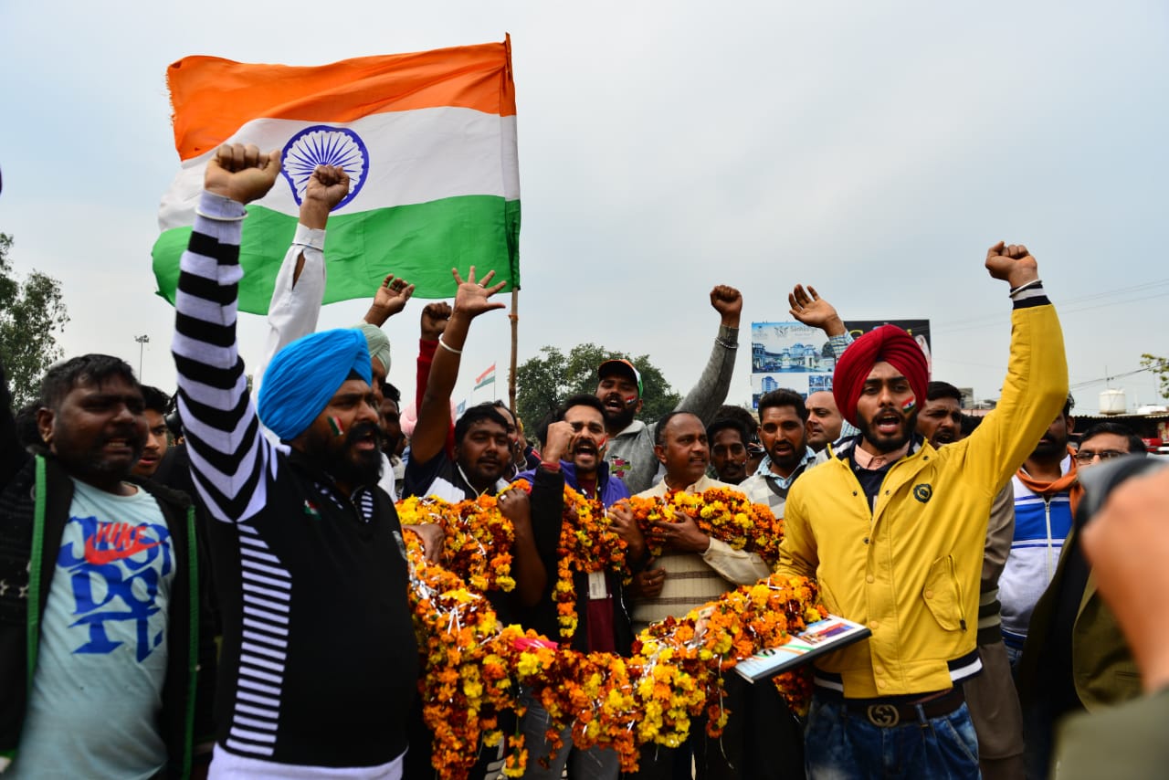 iafpilotabhinandanvarthamanonhiswaytowagahborder