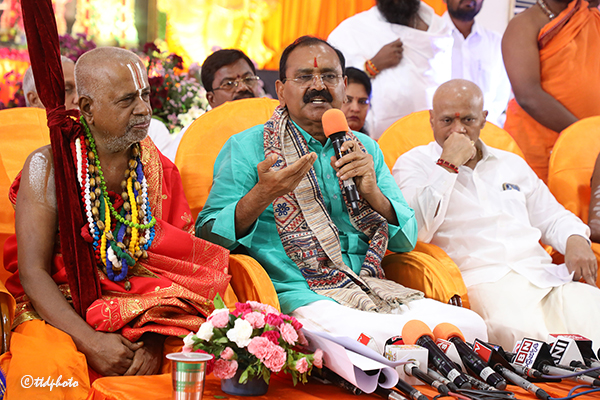 dharmikasadaswelcomespeopleofotherfaithstohinduwayoflife