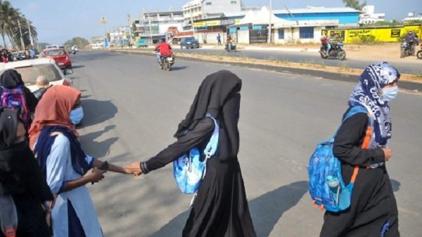 amidhijabrownoprotestorralliesallowedinmysurutillsunday