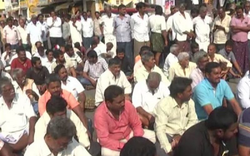 farmersprotestagainstandhrapradeshgovtsideaofthreecapitals