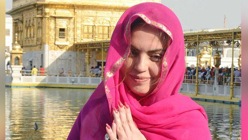 Nita Ambani pays obeisance at Golden Temple, Amritsar