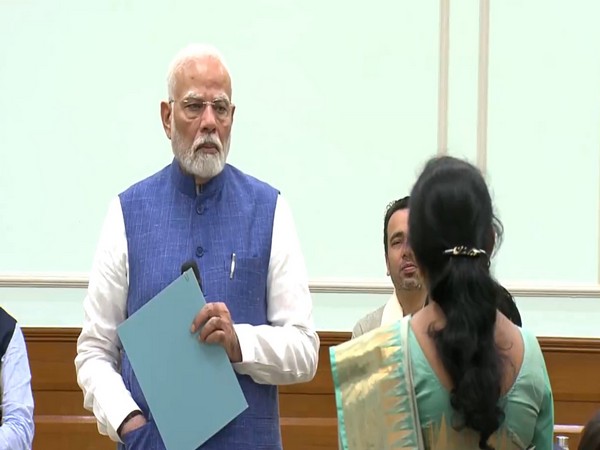 pmmodimeetswithteachershonoredwithnationalawardsfortheirexceptionalcontributionstoeducation