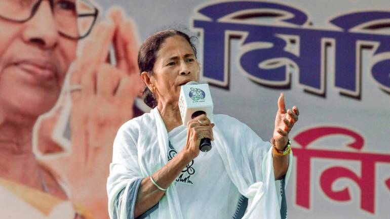 notasinglecitizenwillbeallowedtoturnarefugeeduetonrccab:mamata