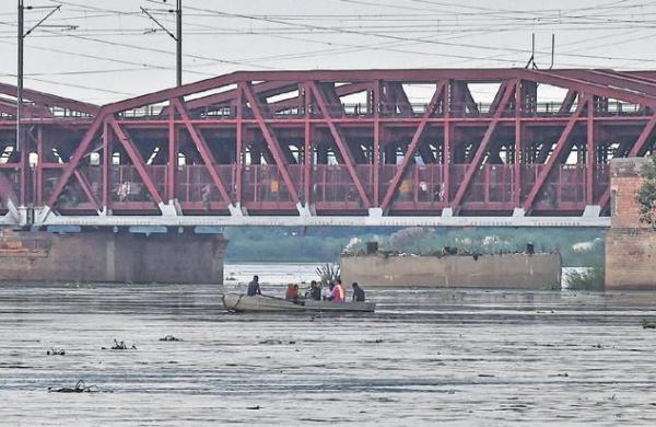 yamunawaterlevelnearswarningmarkindelhi