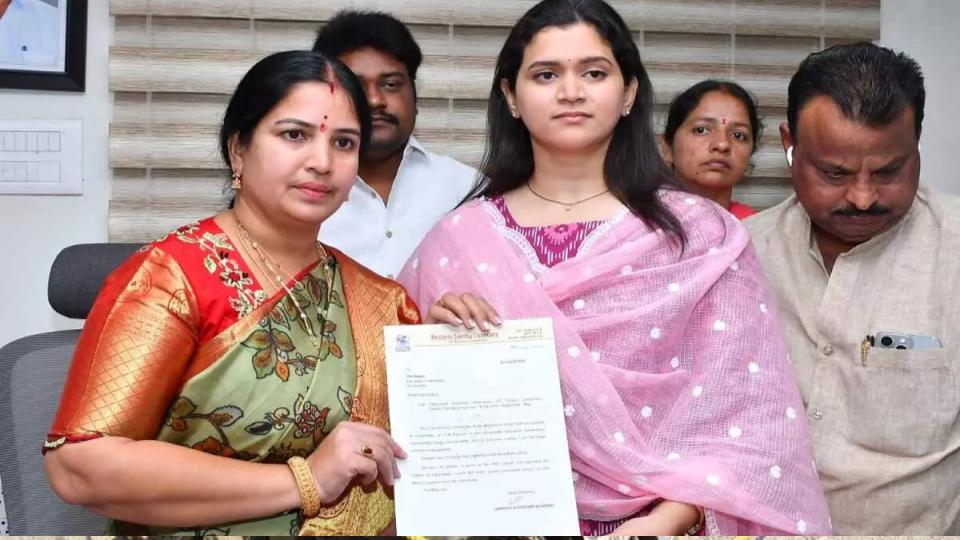 vijayawadamp’sdaughterannouncesresignationfromtdp