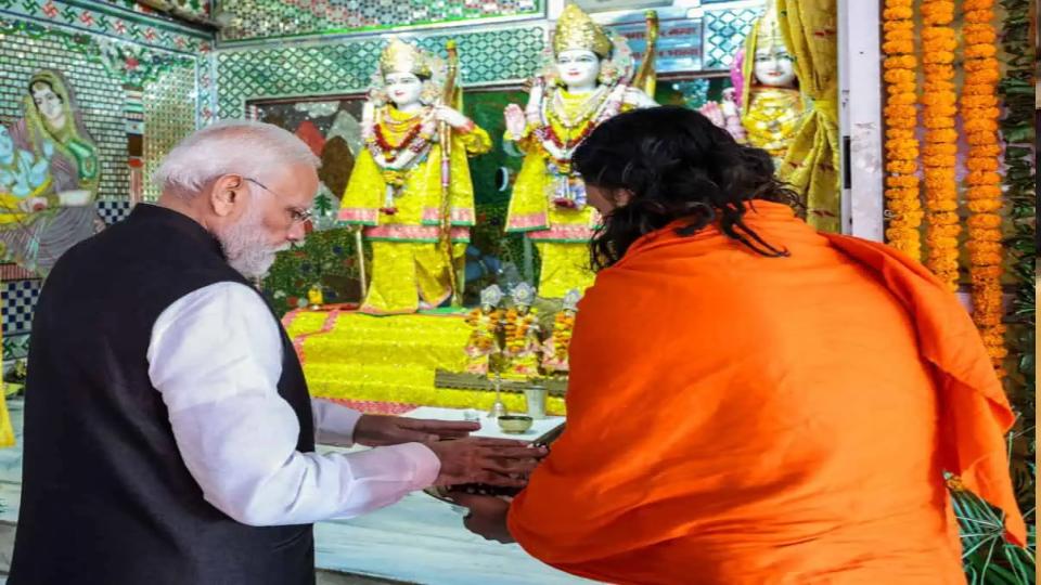 congressandbjpclashoverrammandirhoardingsinpollboundmp