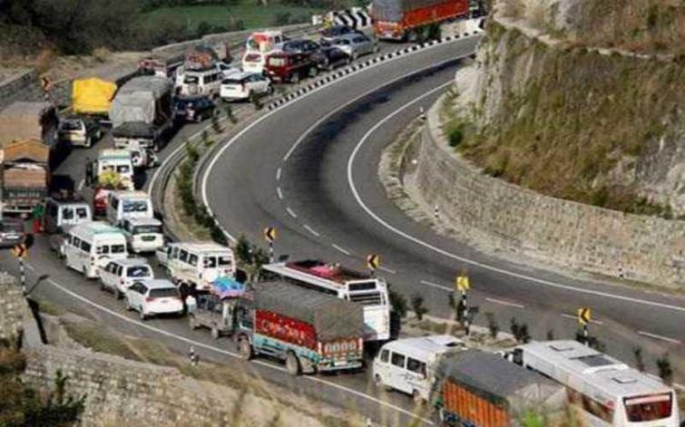 trafficresumesonjammusrinagarhighwayafternightlongsuspension