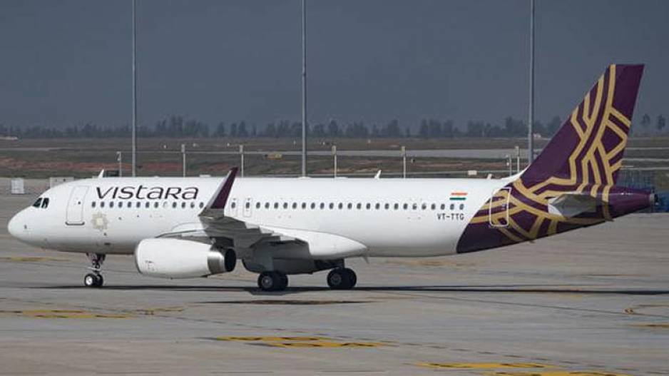 mumbaiboundvistaraflightreturnstovaranasiafterbirdhit