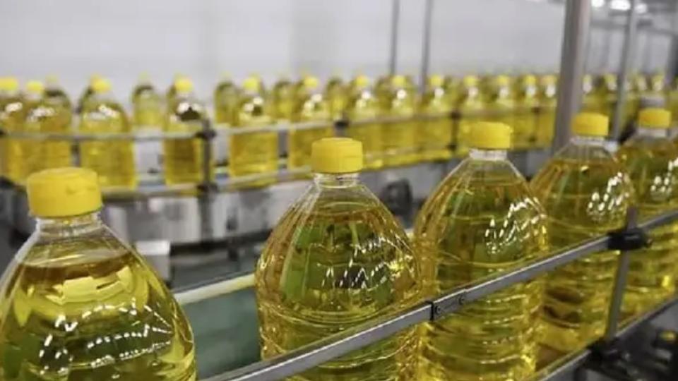 Centre Govt Cuts Edible Oil Import Duties Ahead of Festive Season