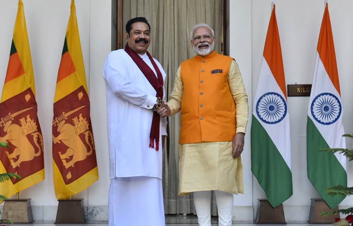 pmmodiholdsbilateraltradeinvestmenttalkswithsrilankanpmmahindarajapaksa