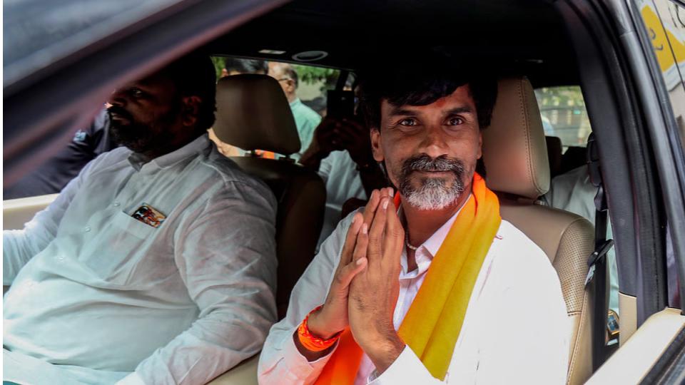 Jarange Defies Ban, Leaves For Mumbai Protest