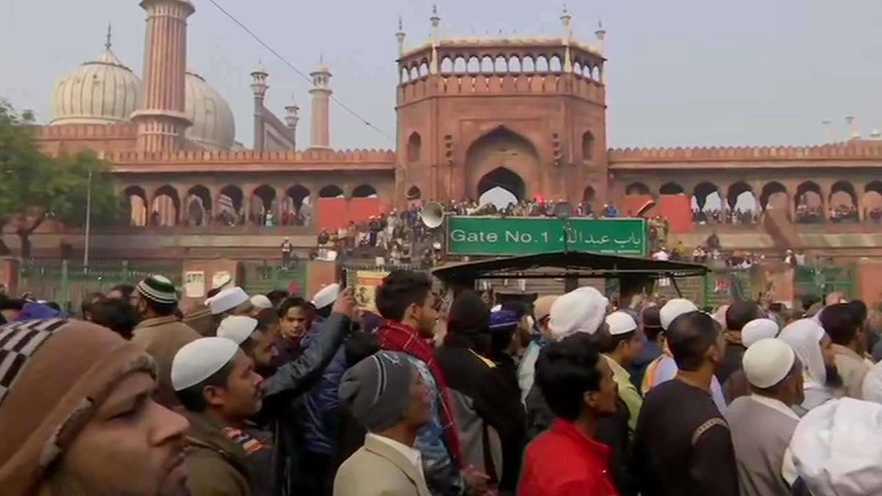 hundredsgatheroutsidedelhisjamamasjidtoprotestsagainstcaa