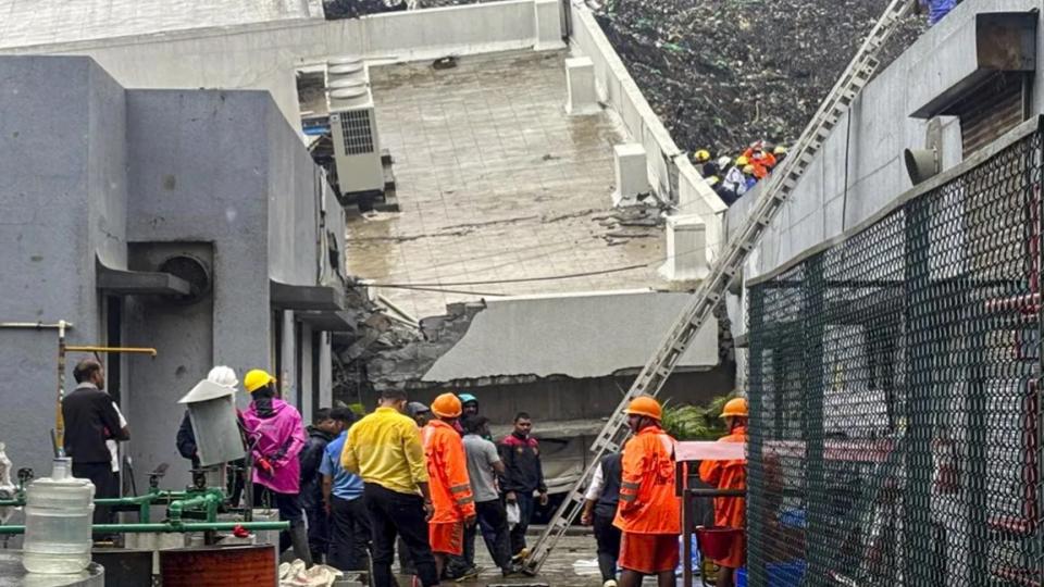 Building collapse at Pune waste plant, Nine rescued