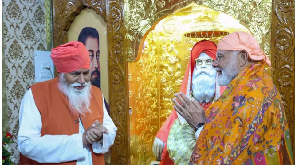 PM Modi Meets Sant Niranjan Dass at Dera Sachkhand Ballan