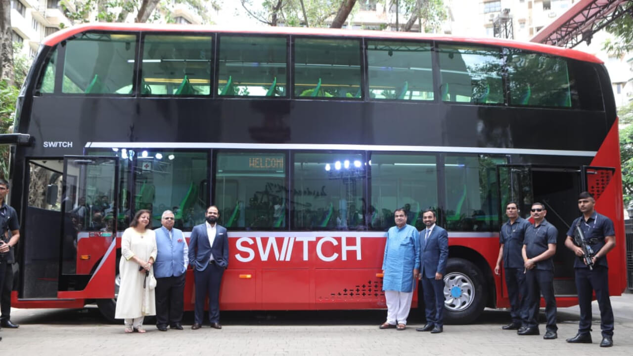 india’sfirstdoubledeckeracelectricbusfinallyhitsmumbaistreets