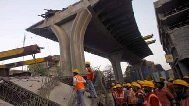 underconstructionflyovercollapsesinkolkata;10dead