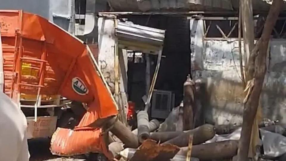 Oxygen cylinder blast in Okhla leaves one dead, several injured