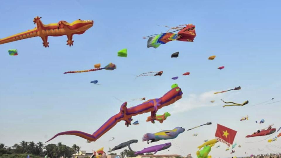 Over 40,000 People Attend Kite Festival in Mamallapuram, TN