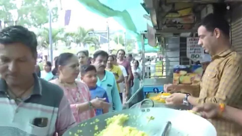 Video of free breakfast, ice cream distributed to early voters in Indore