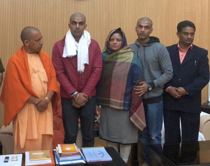 bulandshahrviolence:cmyogimeetsslaininspectorsubodhkumarsfamily