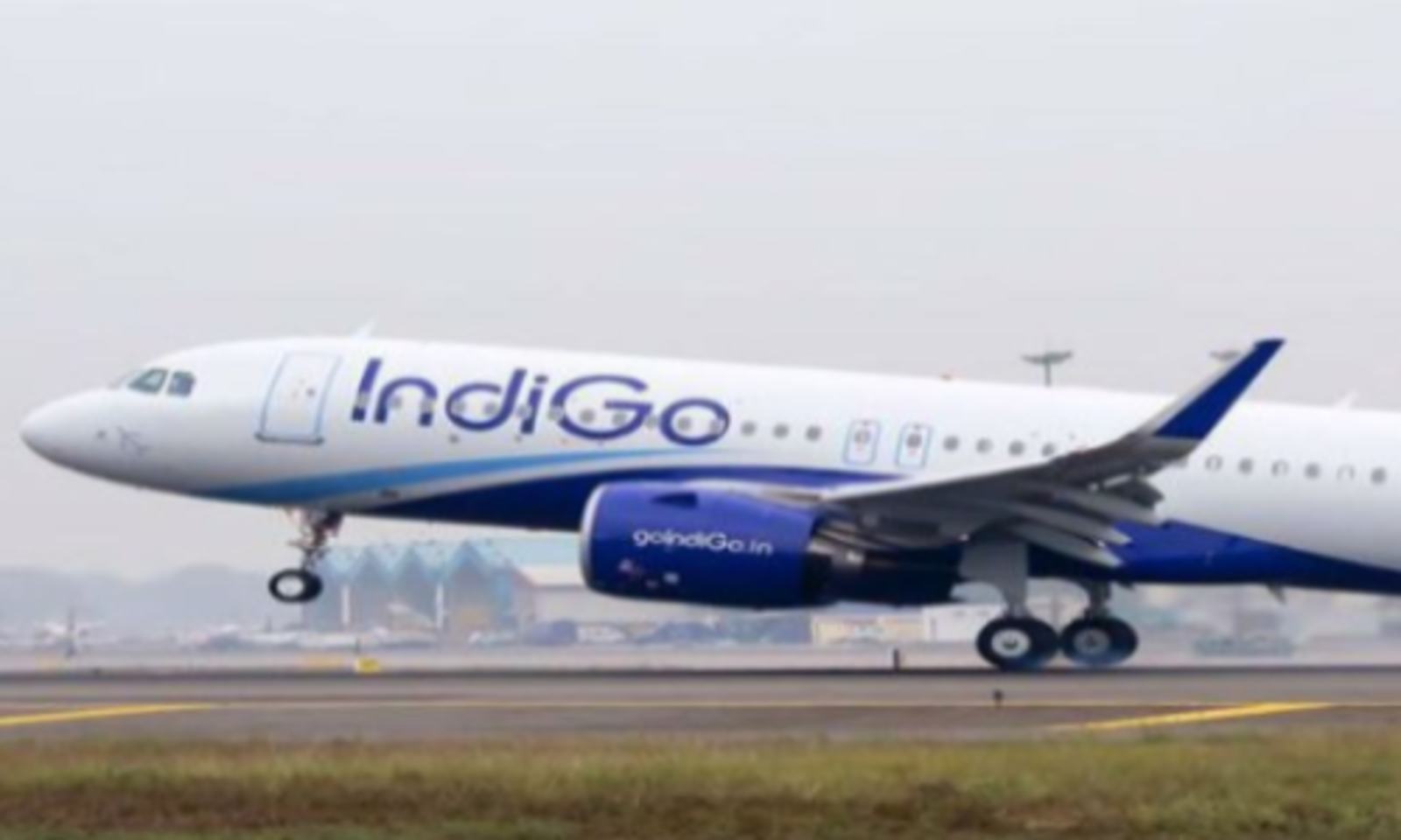 indigoflightmakesemergencylandinginchennaiaftersmokealarm