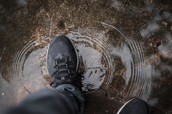 manelectrocutedtodeathaftersteppingintorainwaterpuddle