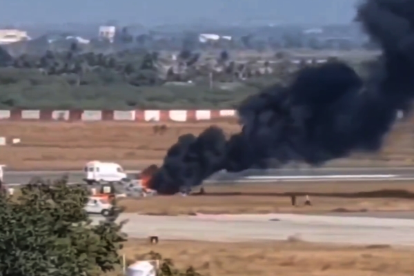 threecrewmemberskilledasindiancoastguardhelicoptercrashesatporbandarairportrunway