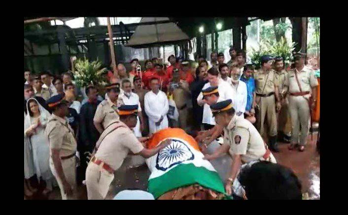actorshashikapoorwrappedintricolourforlastritesgetsthreegunsalute
