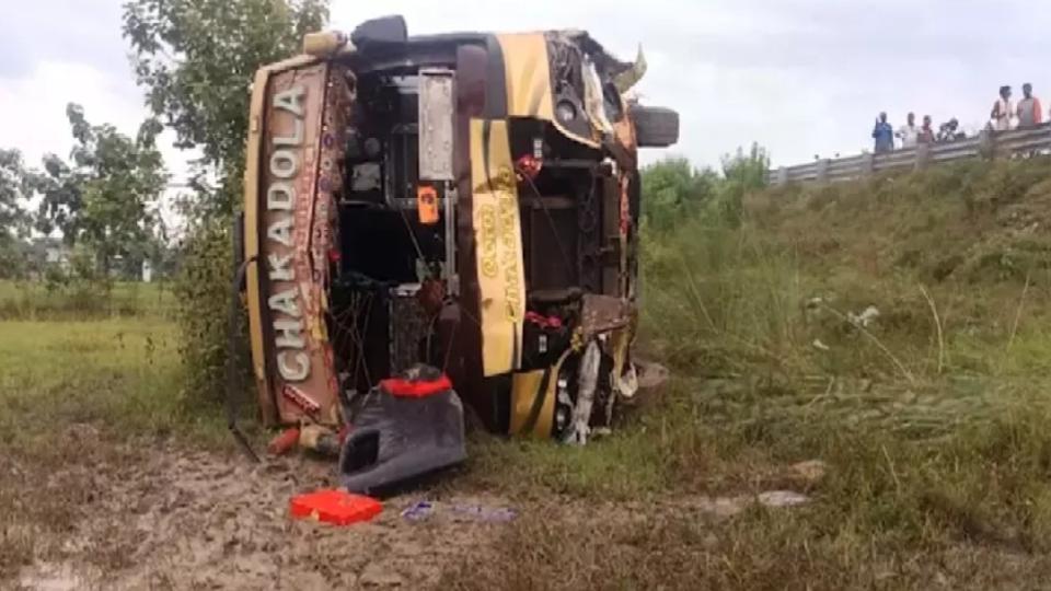 40 Injured as Bus Plunges into Field in Nayagarh, Odisha